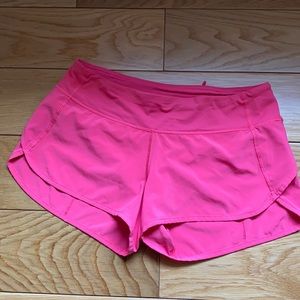 Lululemon 2.5” Speed Short in Lip Gloss Size 6
